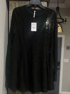 Free People Black Tunic Sweater dress size Medium brand new with tag .